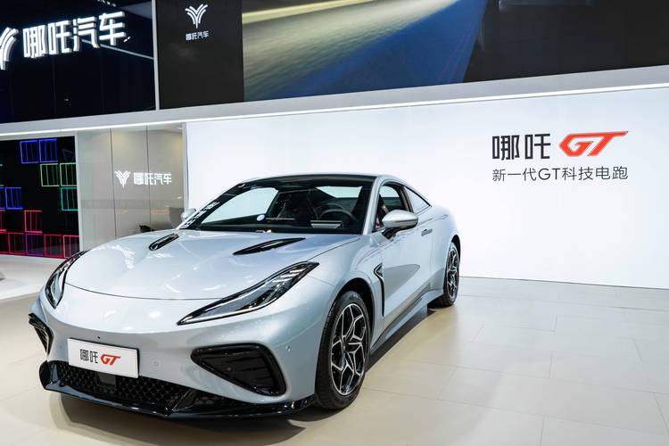 深圳大鹏新区欧浩耀企业管理咨询哪吒汽车在智能汽车领域的表现，领途汽车在新能源汽车市场中的影响力